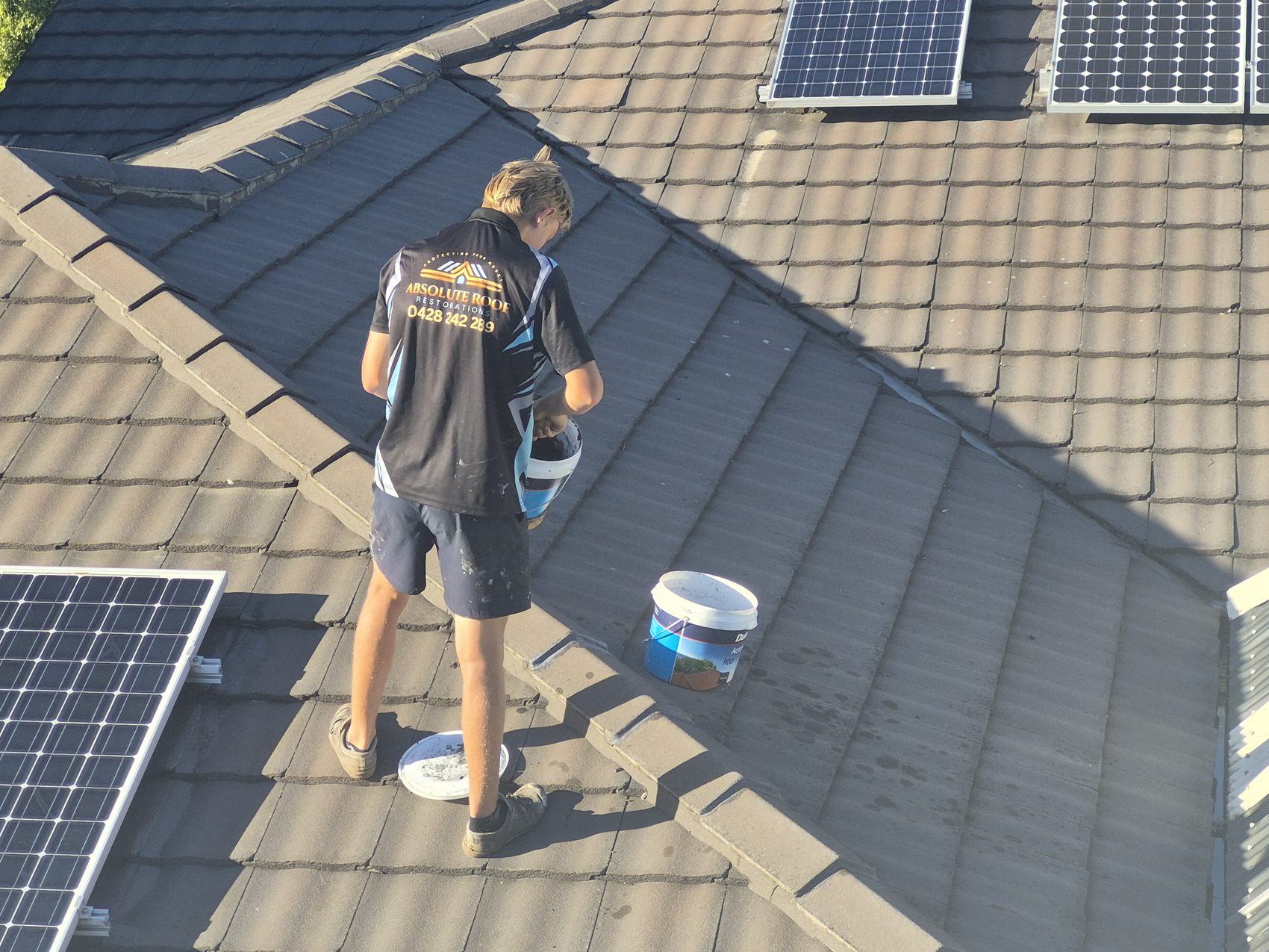 On the tools, coating a roof around the solar array
